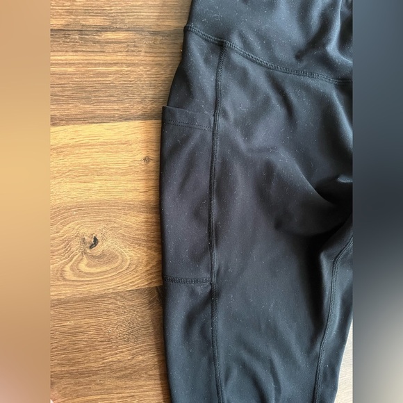 Polygon High Waisted Leggings with Pockets 🖤✨ - Picture 4 of 11